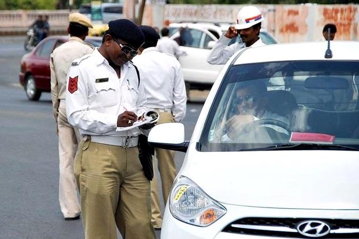 Stopped By The Traffic Police? Here Are Your Rights and Things You Should Know